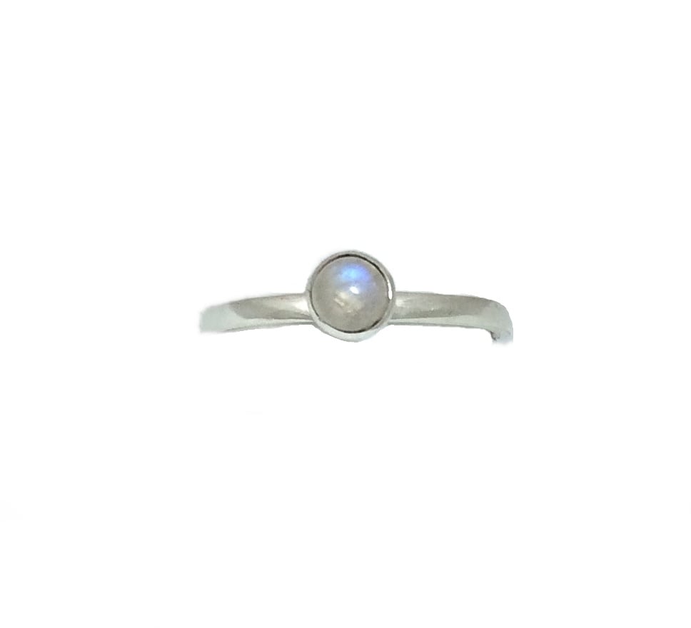 Moonstone ring, smooth