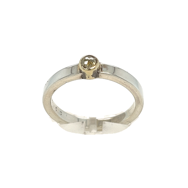 Ring roos geslepen diamant
