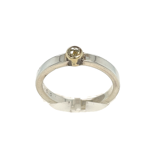 Ring roos geslepen diamant
