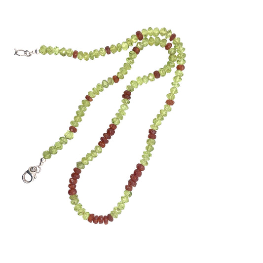 Peridot en hessoniet ketting