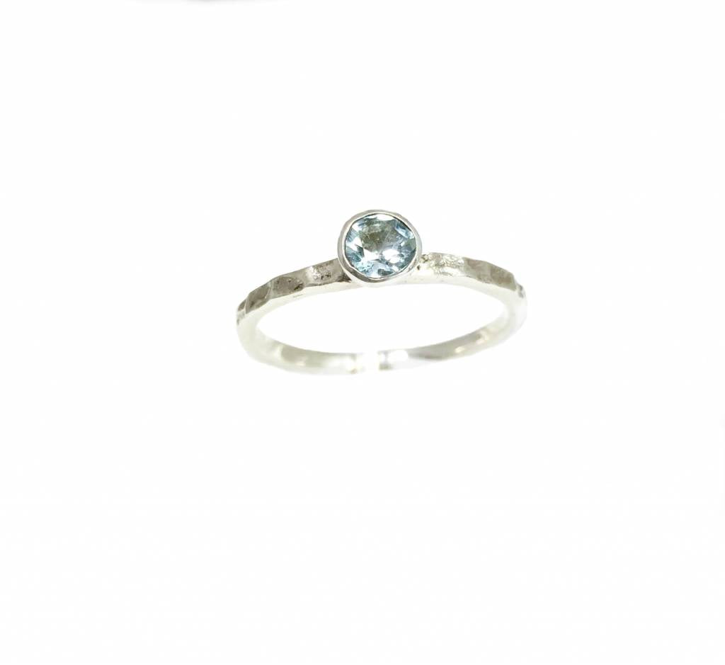 Ring Sky blue topaz, hammer