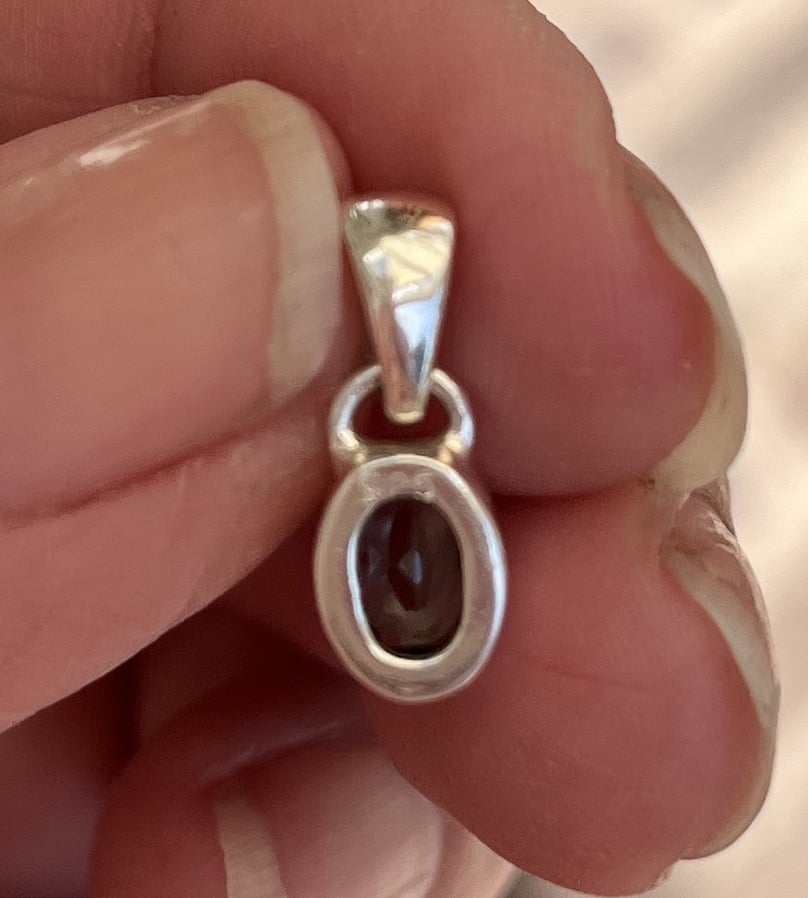 Blue sapphire pendant