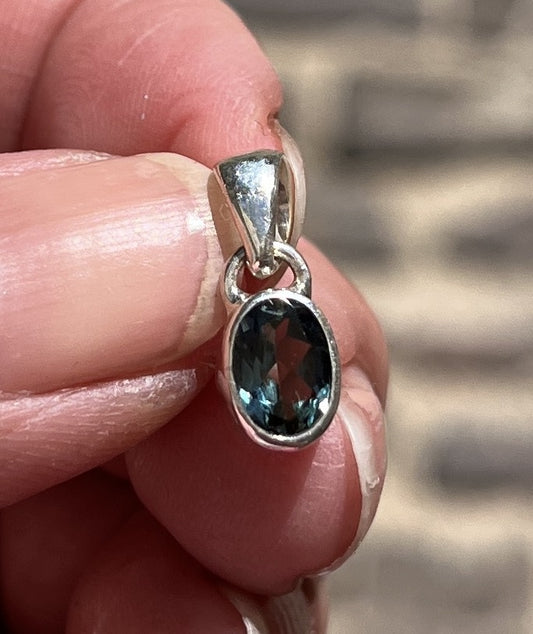 Blauwe saffier hanger