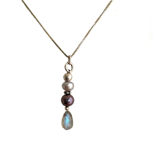 Ketting en hanger labradoriet en parels