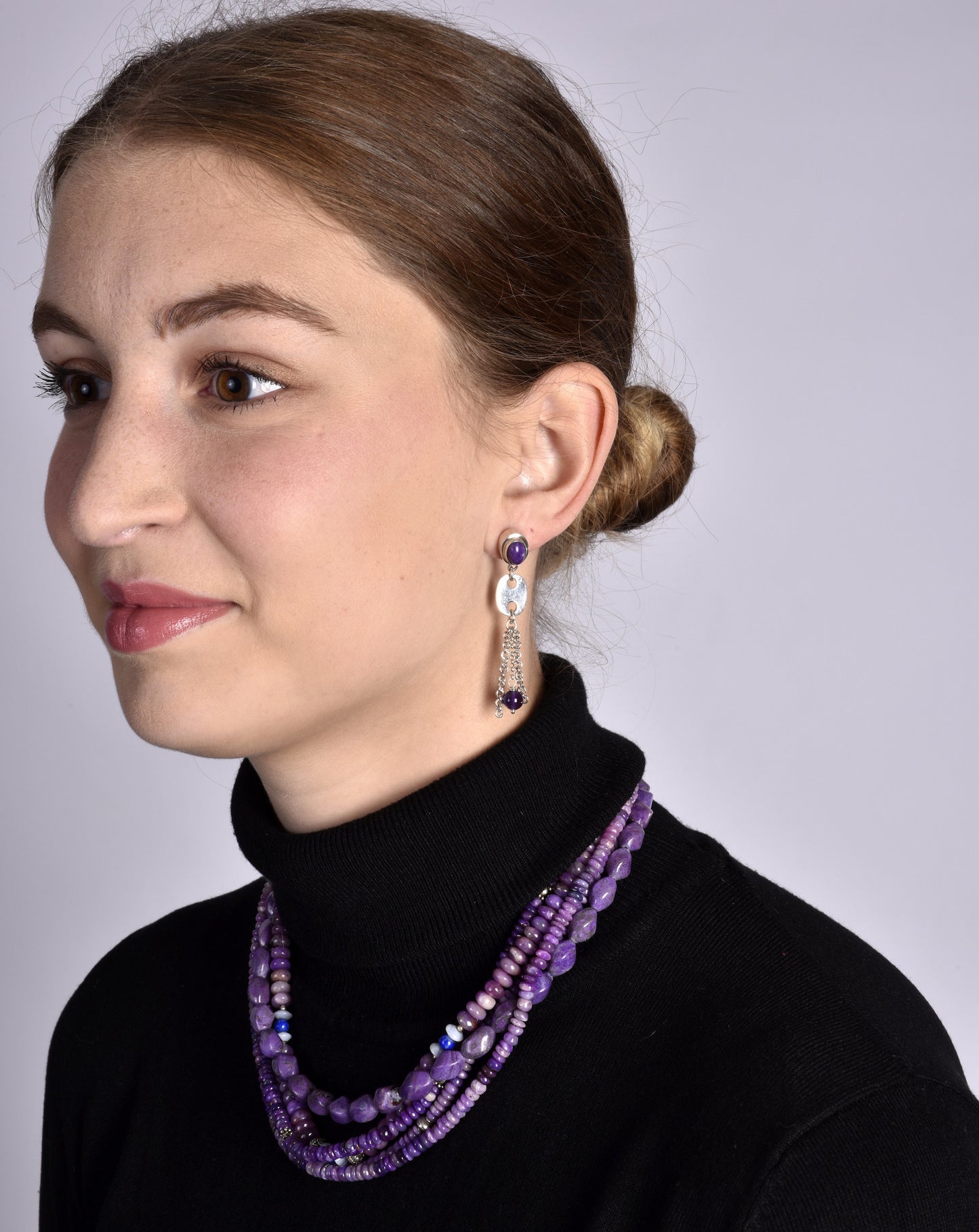 Sugiliet ketting met lapis lazuli