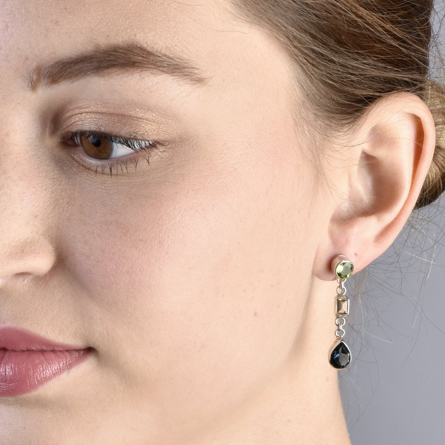 Verwisselbare oorbellen peridot en topaas